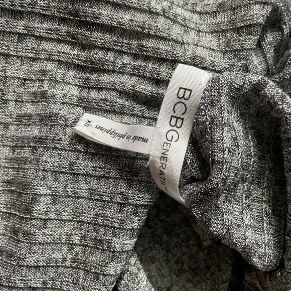 BCBG sleeveless silver top - Picture 4 of 4
